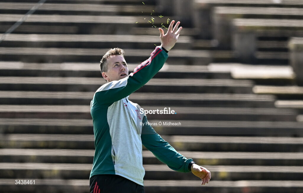 26 April 2026; Cillian O'Connor of Mayo tosses grass in the air to test the wind before the Connacht GAA Football Senior Championship semi-final match between Mayo and Roscommon at Hastings Insurance MacHale Park in Castlebar, Mayo. Photo by Piaras Ó Mídheach/Sportsfile