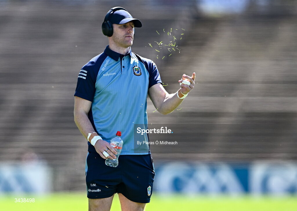 26 April 2026; Diarmuid Murtagh of Roscommon tosses grass in the air to test the wind before the Connacht GAA Football Senior Championship semi-final match between Mayo and Roscommon at Hastings Insurance MacHale Park in Castlebar, Mayo. Photo by Piaras Ó Mídheach/Sportsfile
