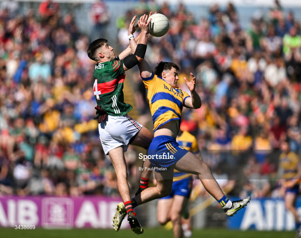 26 April 2026; Enda Hession of Mayo in action against Eoin Ward of Roscommon during the Connacht GAA Football Senior Championship semi-final match between Mayo and Roscommon at Hastings Insurance MacHale Park in Castlebar, Mayo. Photo by Paul Phelan/Sportsfile