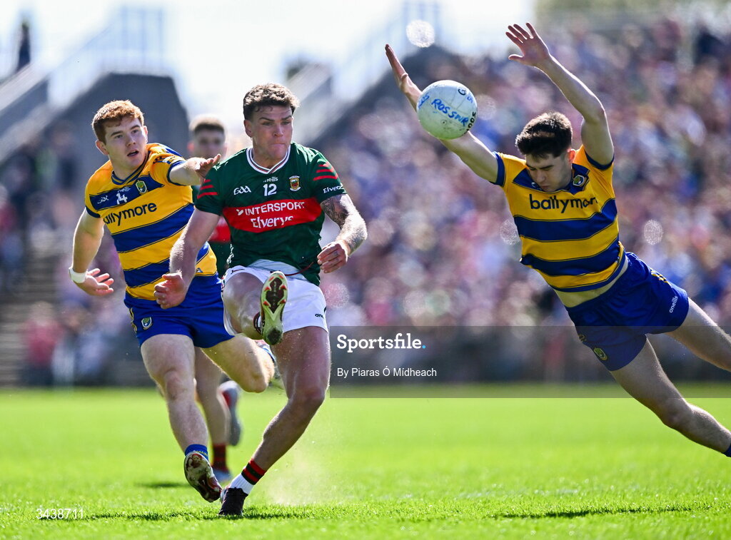 26 April 2026; Jordan Flynn of Mayo in action against Colm Neary, left, and Senan Lambe of Roscommon during the Connacht GAA Football Senior Championship semi-final match between Mayo and Roscommon at Hastings Insurance MacHale Park in Castlebar, Mayo. Photo by Piaras Ó Mídheach/Sportsfile