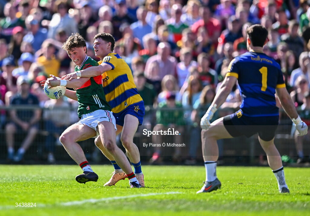 26 April 2026; Kobe McDonald of Mayo in action against Patrick Gavin of Roscommon during the Connacht GAA Football Senior Championship semi-final match between Mayo and Roscommon at Hastings Insurance MacHale Park in Castlebar, Mayo. Photo by Piaras Ó Mídheach/Sportsfile