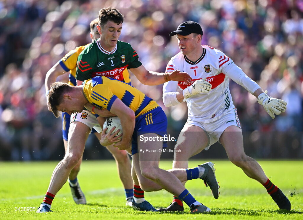 26 April 2026; Darragh Heneghan of Roscommon is tackled by Jack Coyne of Mayo during the Connacht GAA Football Senior Championship semi-final match between Mayo and Roscommon at Hastings Insurance MacHale Park in Castlebar, Mayo. Photo by Piaras Ó Mídheach/Sportsfile