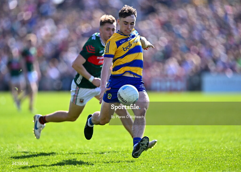 26 April 2026; Conor Hand of Roscommon shoots under pressure from Donnacaha McHugh of Mayo during the Connacht GAA Football Senior Championship semi-final match between Mayo and Roscommon at Hastings Insurance MacHale Park in Castlebar, Mayo. Photo by Piaras Ó Mídheach/Sportsfile