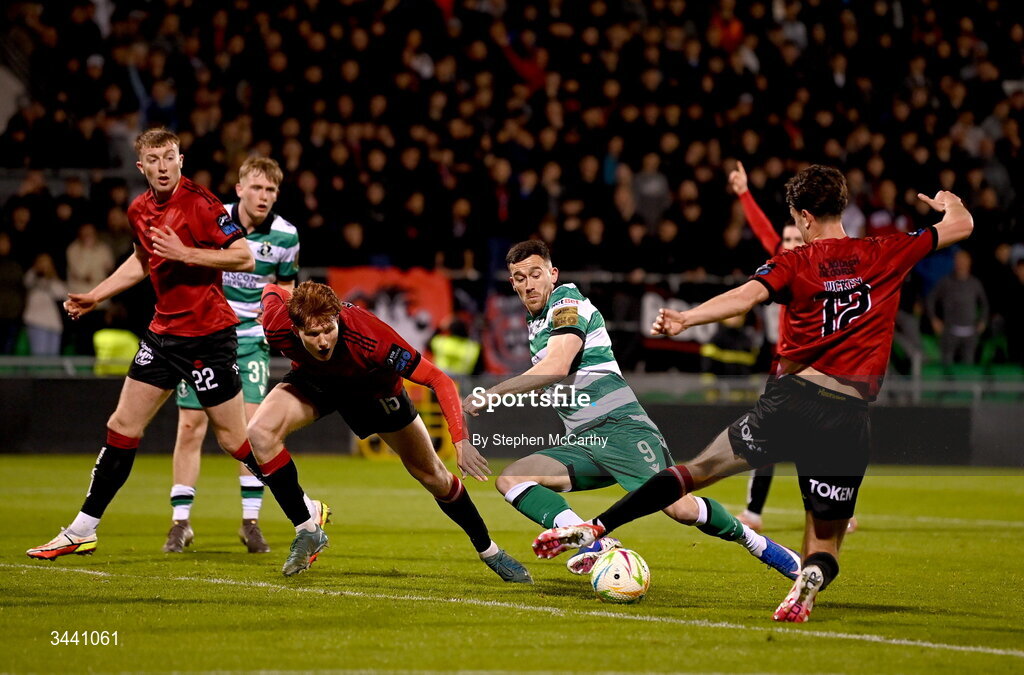 17 April 2026; Aaron Greene of Shamrock Rovers in action against Senan Mullen, left, and Patrick Hickey of Bohemians during the SSE Airtricity Men's Premier Division match between Shamrock Rovers and Bohemians at Tallaght Stadium in Dublin. Photo by Stephen McCarthy/Sportsfile