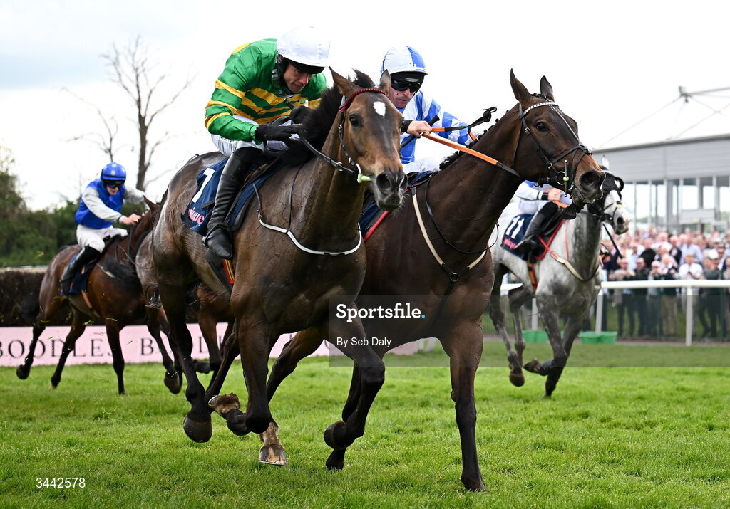 1 May 2026; Wonderwall, with Rob James up, right, races alongside eventual second Its On The Line, with Derek O'Connor up, on their way to winning the Uniquely Champion Hunters Chase on day four of the Punchestown Festival at Punchestown Racecourse in Kildare. Photo by Seb Daly/Sportsfile