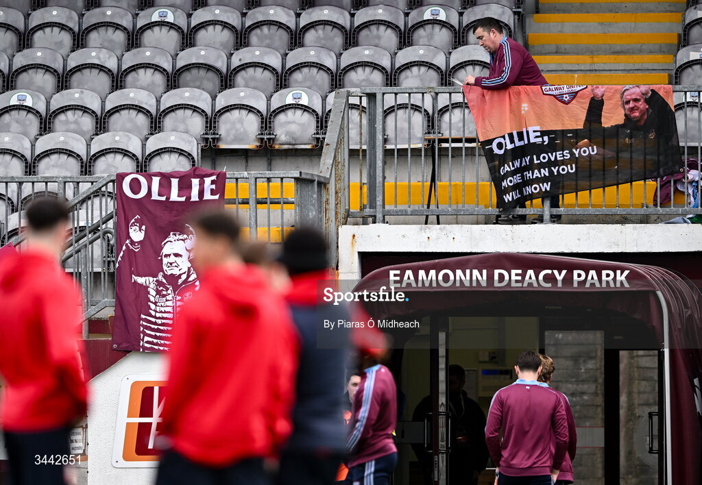 1 May 2026; A banner in honour of the late Ollie Horgan, formerly of Galway United, is put up before the SSE Airtricity Men's Premier Division match between Galway United and St Patrick's Athletic at Eamonn Deacy Park in Galway. Photo by Piaras Ó Mídheach/Sportsfile