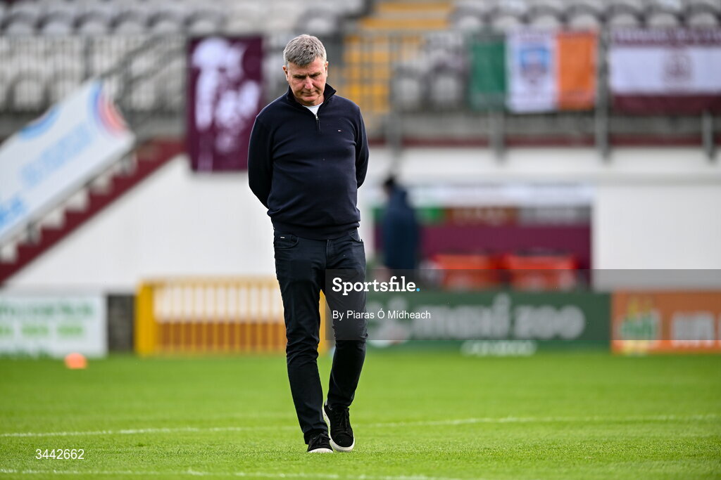 1 May 2026; St Patrick's Athletic manager Stephen Kenny walks the pitch before the SSE Airtricity Men's Premier Division match between Galway United and St Patrick's Athletic at Eamonn Deacy Park in Galway. Photo by Piaras Ó Mídheach/Sportsfile