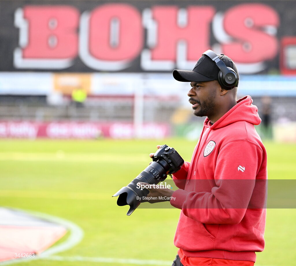 1 May 2026; Dipo Akinyemi of Derry City uses a camera before the SSE Airtricity Men's Premier Division match between Bohemians and Derry City at Dalymount Park in Dublin. Photo by Stephen McCarthy/Sportsfile