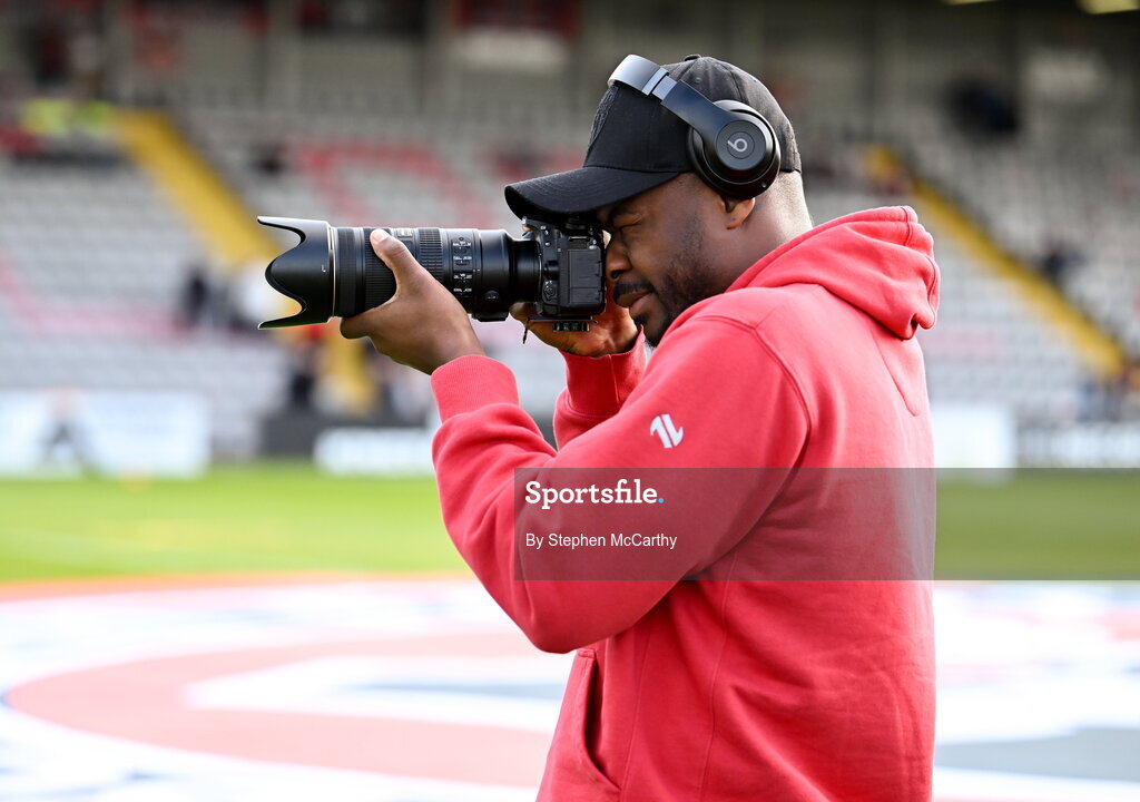 1 May 2026; Dipo Akinyemi of Derry City uses a camera before the SSE Airtricity Men's Premier Division match between Bohemians and Derry City at Dalymount Park in Dublin. Photo by Stephen McCarthy/Sportsfile