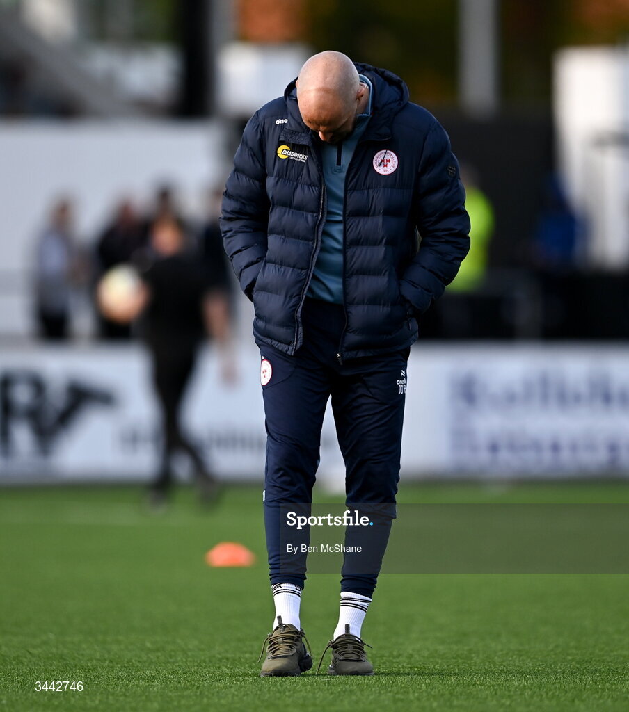 1 May 2026; Shelbourne head coach Joey O'Brien checks the pitch before the SSE Airtricity Men's Premier Division match between Dundalk and Shelbourne at Oriel Park in Dundalk, Louth. Photo by Ben McShane/Sportsfile