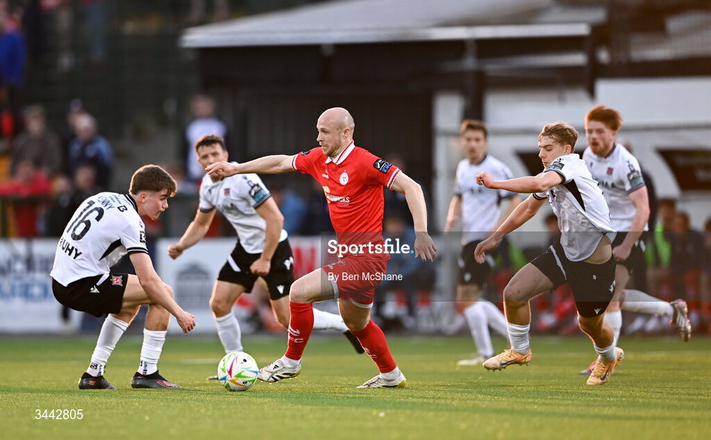 1 May 2026; Kerr McInroy of Shelbourne in action against Eoin Kenny, left, and Ronan Teahan of Dundalk during the SSE Airtricity Men's Premier Division match between Dundalk and Shelbourne at Oriel Park in Dundalk, Louth. Photo by Ben McShane/Sportsfile