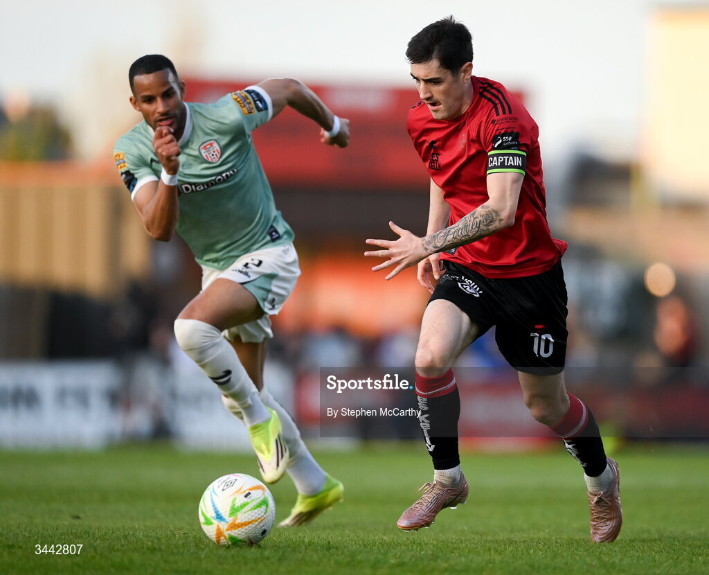1 May 2026; Dawson Devoy of Bohemians in action against Barry Cotter of Derry City during the SSE Airtricity Men's Premier Division match between Bohemians and Derry City at Dalymount Park in Dublin. Photo by Stephen McCarthy/Sportsfile