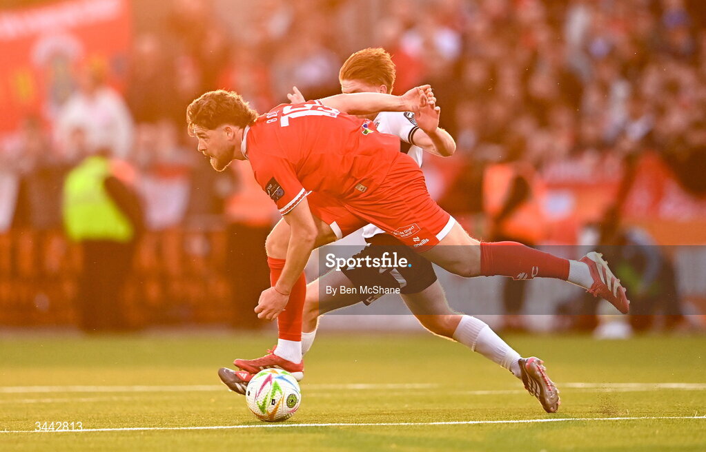 1 May 2026; Sam Bone of Shelbourne in action against Aodh Dervin of Dundalk during the SSE Airtricity Men's Premier Division match between Dundalk and Shelbourne at Oriel Park in Dundalk, Louth. Photo by Ben McShane/Sportsfile
