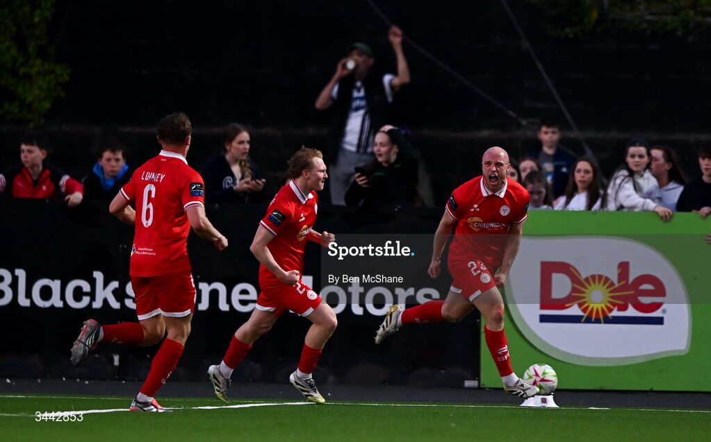 1 May 2026; Kerr McInroy of Shelbourne, right, celebrates after scoring his side's second goal during the SSE Airtricity Men's Premier Division match between Dundalk and Shelbourne at Oriel Park in Dundalk, Louth. Photo by Ben McShane/Sportsfile