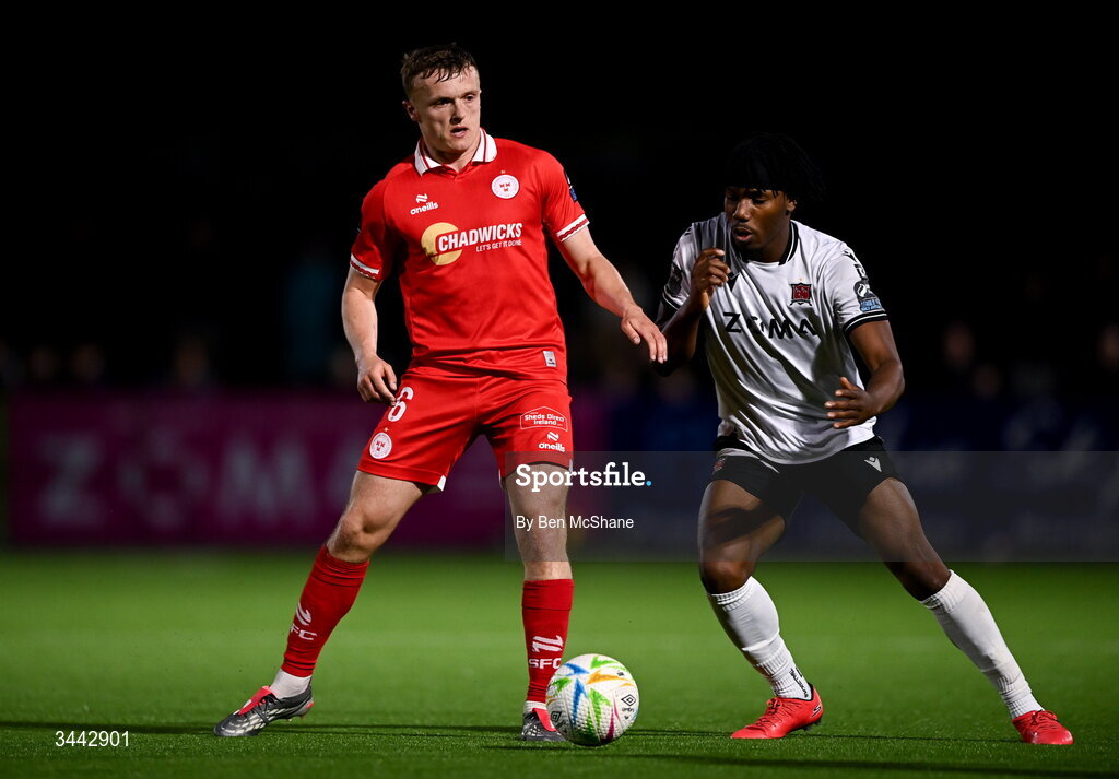 1 May 2026; JJ Lunney of Shelbourne in action against Gbemi Arubi of Dundalk during the SSE Airtricity Men's Premier Division match between Dundalk and Shelbourne at Oriel Park in Dundalk, Louth. Photo by Ben McShane/Sportsfile