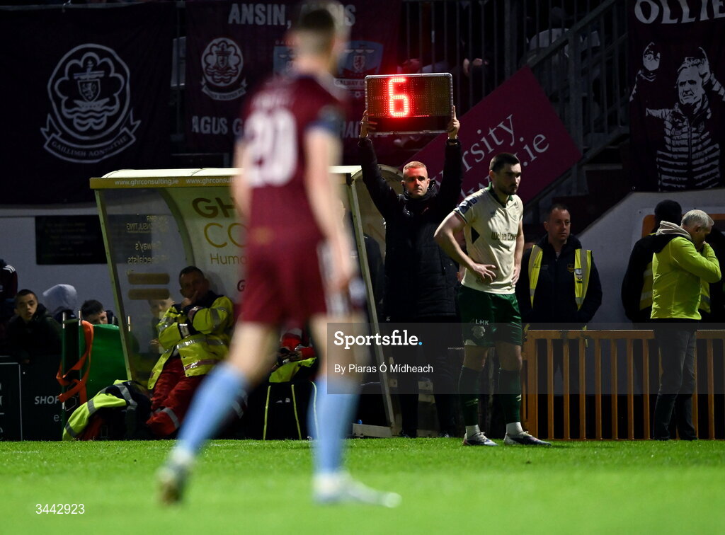 1 May 2026; Fourth official Mark Patchell puts up the board for 6 additional minutes at the end of the second half during the SSE Airtricity Men's Premier Division match between Galway United and St Patrick's Athletic at Eamonn Deacy Park in Galway. Photo by Piaras Ó Mídheach/Sportsfile