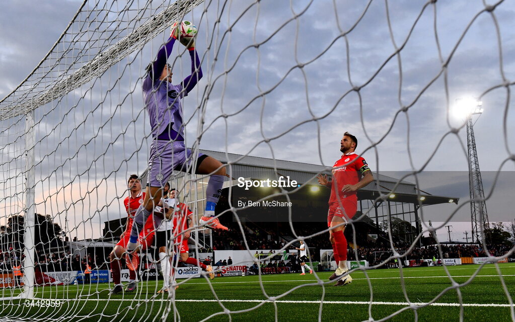 1 May 2026; Shelbourne goalkeeper Wessel Speel makes a save during the SSE Airtricity Men's Premier Division match between Dundalk and Shelbourne at Oriel Park in Dundalk, Louth. Photo by Ben McShane/Sportsfile