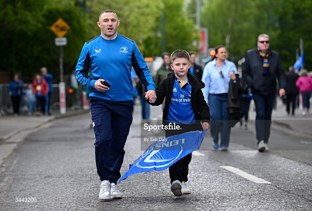 2 May 2026; Leinster supporter make their way to the ground before the Investec Champions Cup semi-final match between Leinster and RC Toulon at the Aviva Stadium in Dublin. Photo by Seb Daly/Sportsfile