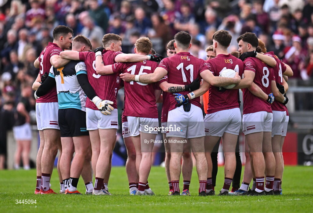 3 May 2026; Westmeath players in a huddle before the Leinster GAA Football Senior Championship semi-final match between Kildare and Westmeath at Glenisk O'Connor Park in Tullamore, Offaly. Photo by Piaras Ó Mídheach/Sportsfile