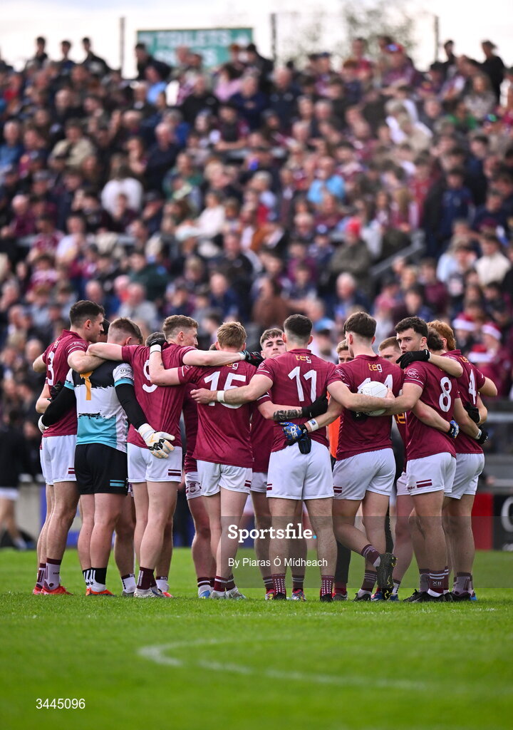 3 May 2026; Westmeath players in a huddle before the Leinster GAA Football Senior Championship semi-final match between Kildare and Westmeath at Glenisk O'Connor Park in Tullamore, Offaly. Photo by Piaras Ó Mídheach/Sportsfile