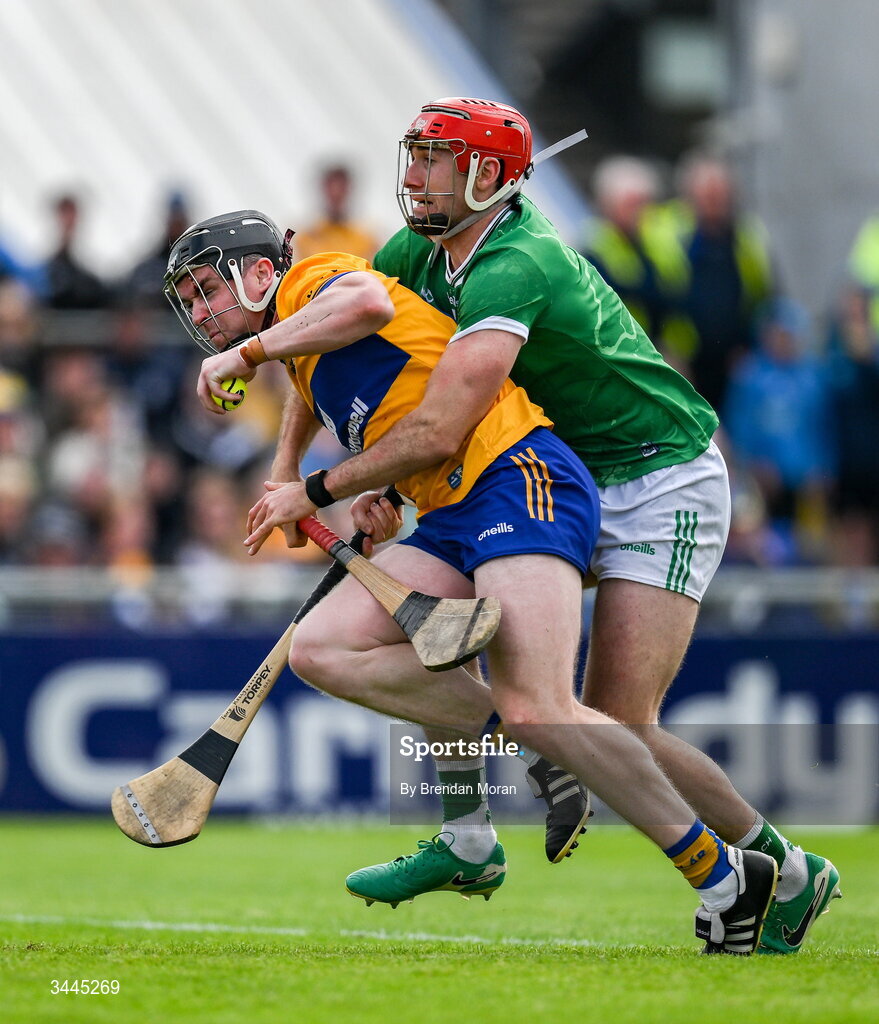 3 May 2026; Tony Kelly of Clare is tackled by Barry Nash of Limerick resulting in a penalty for Clare during the Munster GAA Senior Hurling Championship Round 3 match between Clare and Limerick at Zimmer Biomet Páirc Chíosóg in Ennis, Clare. Photo by Brendan Moran/Sportsfile