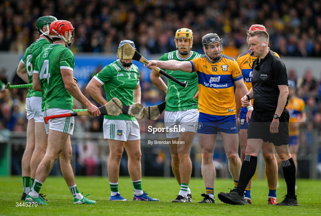 3 May 2026; Tony Kelly of Clare speaks to referee Michael Kennedy before his side were awarded a penalty during the Munster GAA Senior Hurling Championship Round 3 match between Clare and Limerick at Zimmer Biomet Páirc Chíosóg in Ennis, Clare. Photo by Brendan Moran/Sportsfile