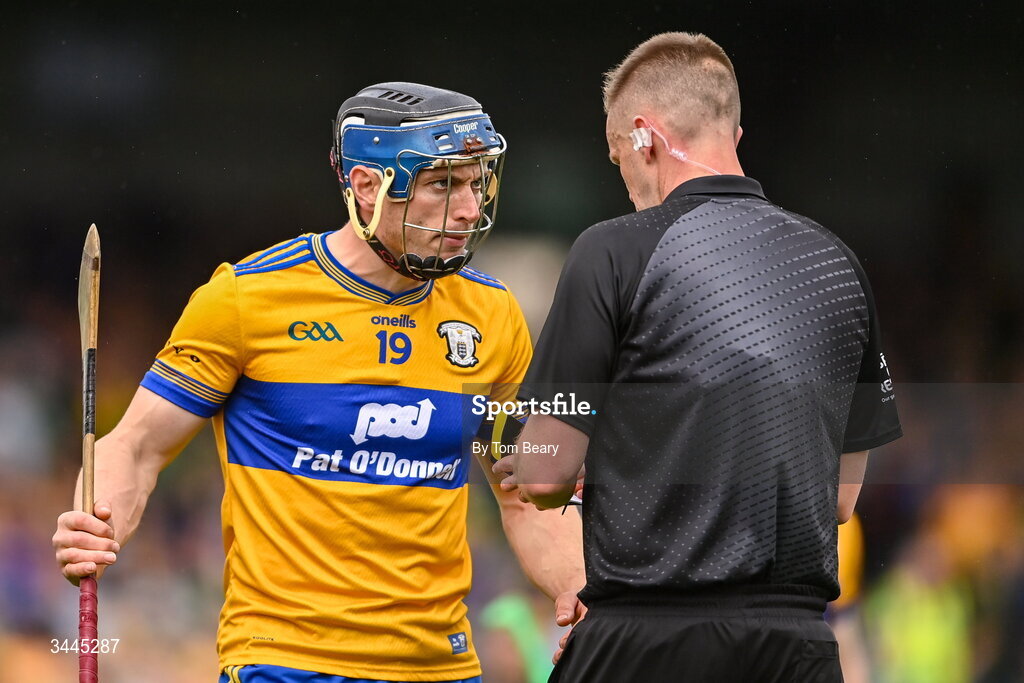 3 May 2026; David McInerney of Clare appeals to referee Michael Kennedy before being shown a yellow card during the Munster GAA Senior Hurling Championship Round 3 match between Clare and Limerick at Zimmer Biomet Páirc Chíosóg in Ennis, Clare. Photo by Tom Beary/Sportsfile