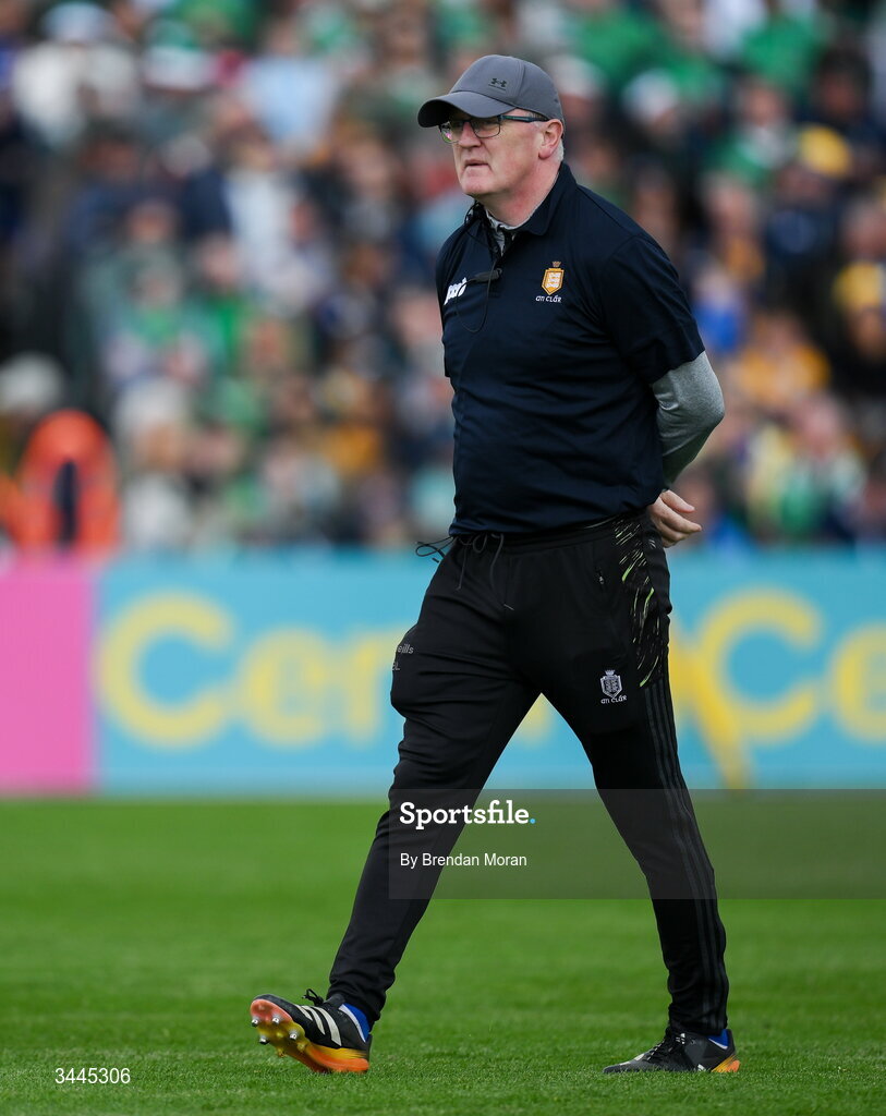3 May 2026; Clare manager Brian Lohan before the Munster GAA Senior Hurling Championship Round 3 match between Clare and Limerick at Zimmer Biomet Páirc Chíosóg in Ennis, Clare. Photo by Brendan Moran/Sportsfile