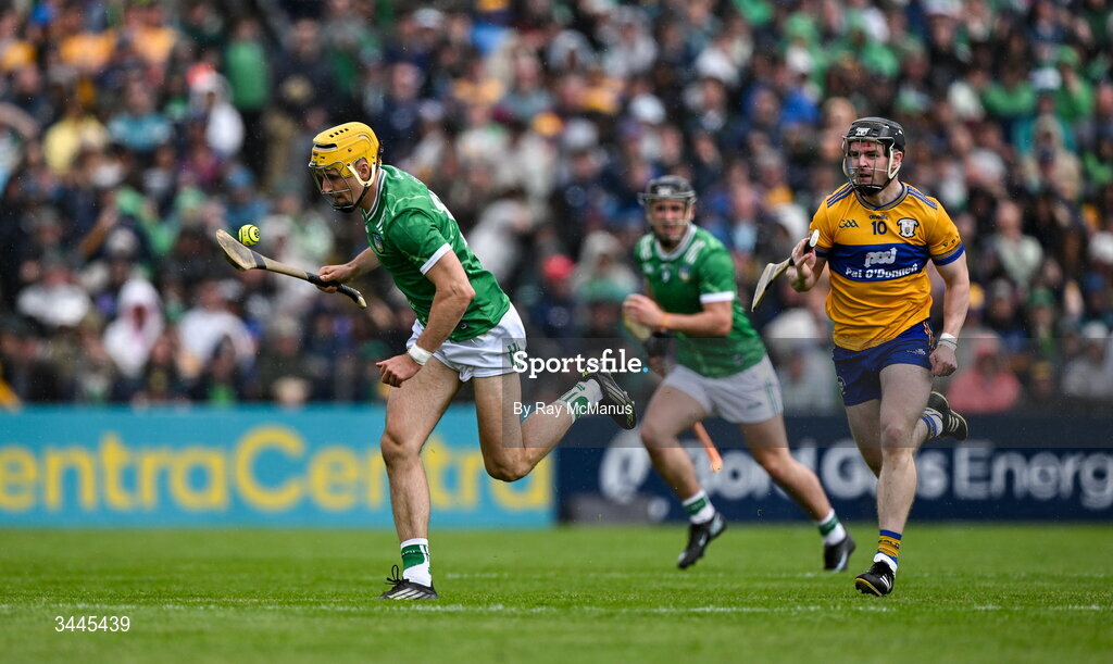 3 May 2026; Cathal O'Neill of Limerick races clear of Tony Kelly of Clare during the Munster GAA Senior Hurling Championship Round 3 match between Clare and Limerick at Zimmer Biomet Páirc Chíosóg in Ennis, Clare. Photo by Ray McManus/Sportsfile