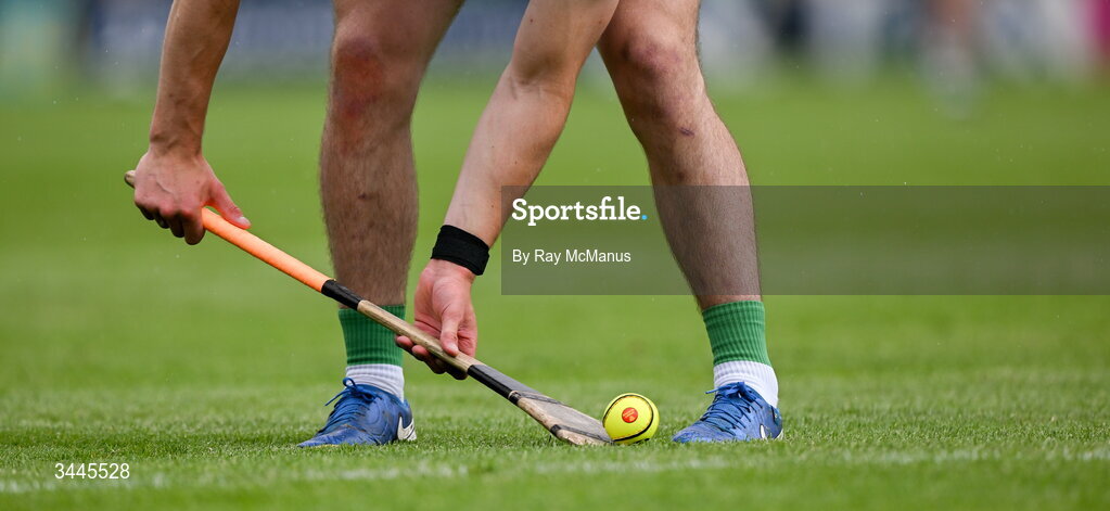 3 May 2026; Aidan O'Connor of Limerick lifts the sliotar as he strikes a free during the Munster GAA Senior Hurling Championship Round 3 match between Clare and Limerick at Zimmer Biomet Páirc Chíosóg in Ennis, Clare. Photo by Ray McManus/Sportsfile