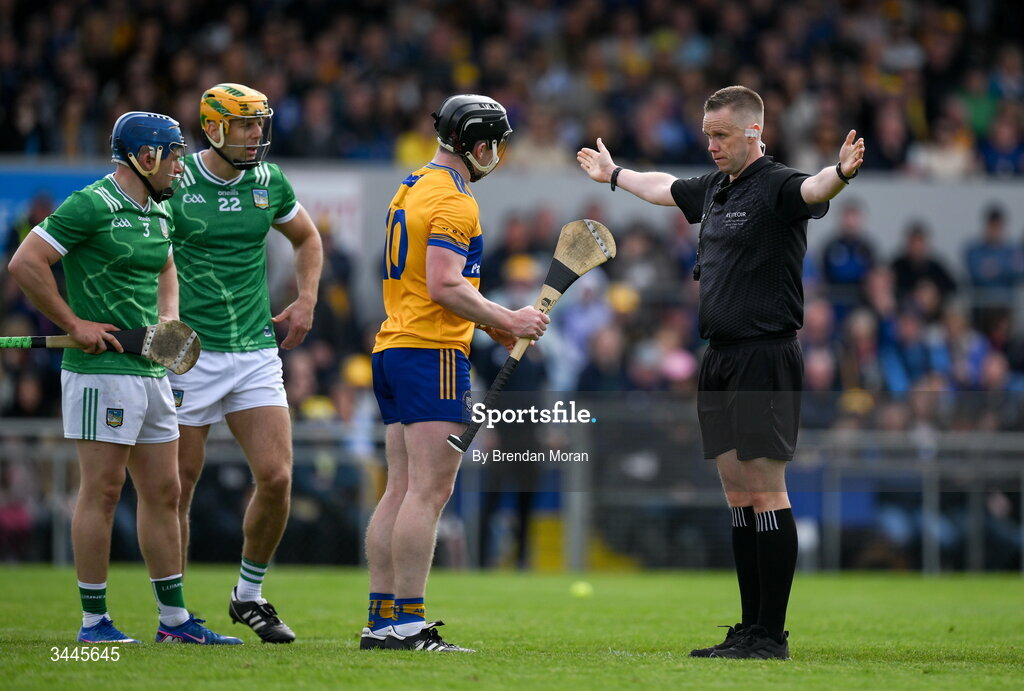 3 May 2026; Referee Michael Kennedy awards a penalty to Clare during the Munster GAA Senior Hurling Championship Round 3 match between Clare and Limerick at Zimmer Biomet Páirc Chíosóg in Ennis, Clare. Photo by Brendan Moran/Sportsfile