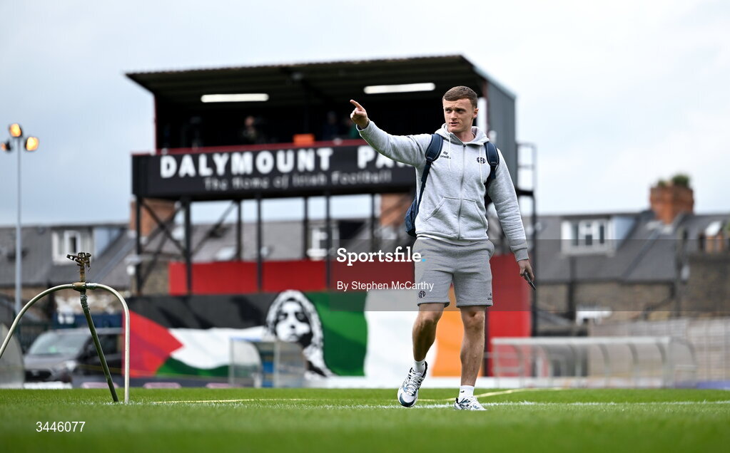 4 May 2026; JJ Lunney of Shelbourne arrives for the SSE Airtricity Men's Premier Division match between Bohemians and Shelbourne at Dalymount Park in Dublin. Photo by Stephen McCarthy/Sportsfile