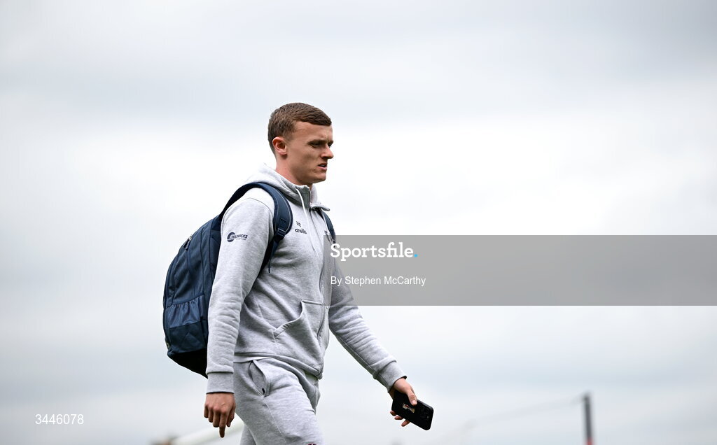 4 May 2026; JJ Lunney of Shelbourne arrives for the SSE Airtricity Men's Premier Division match between Bohemians and Shelbourne at Dalymount Park in Dublin. Photo by Stephen McCarthy/Sportsfile