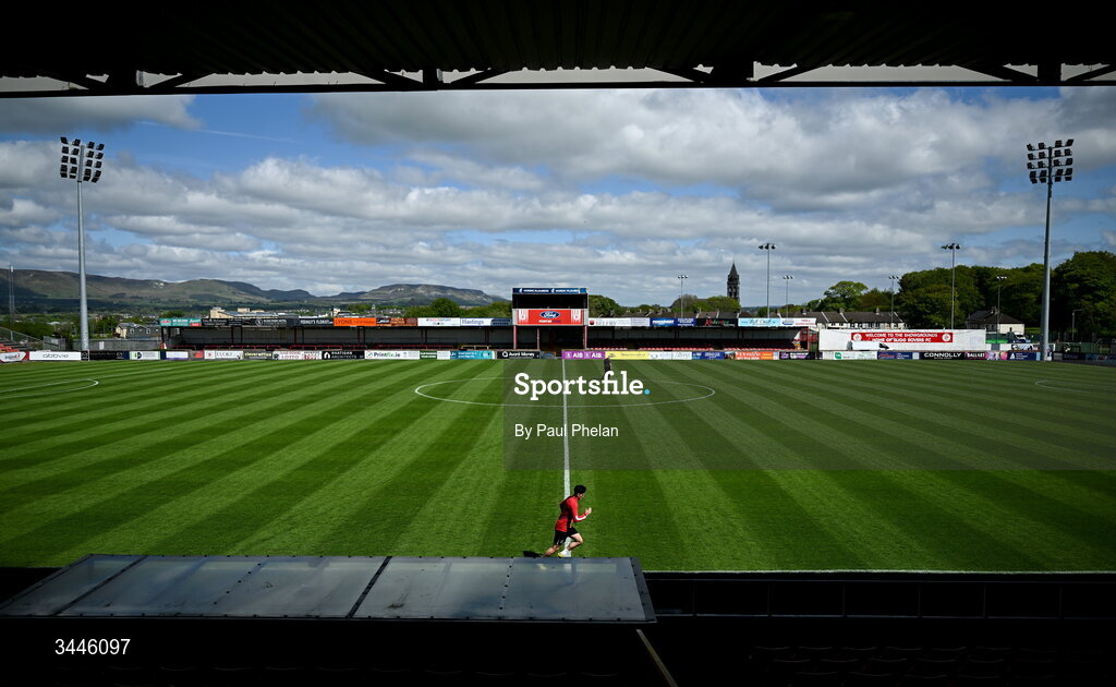 4 May 2026; Ryan O'Kane of Sligo Rovers runs laps of the pitch before the SSE Airtricity Men's Premier Division match between Sligo Rovers and St Patrick's Athletic at The Showgrounds in Sligo. Photo by Paul Phelan/Sportsfile
