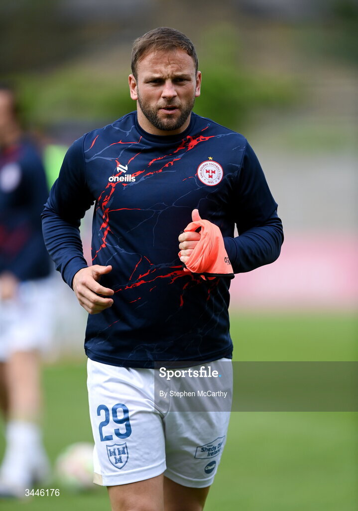 4 May 2026; Paddy Barrett of Shelbourne warms up before the SSE Airtricity Men's Premier Division match between Bohemians and Shelbourne at Dalymount Park in Dublin. Photo by Stephen McCarthy/Sportsfile