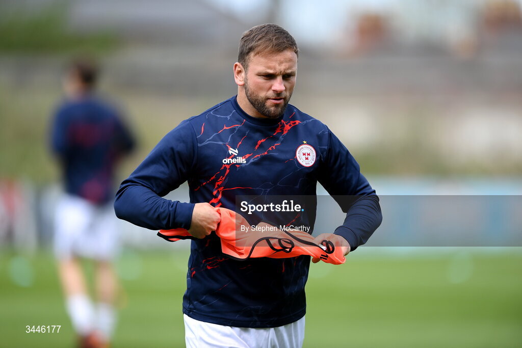 4 May 2026; Paddy Barrett of Shelbourne warms up before the SSE Airtricity Men's Premier Division match between Bohemians and Shelbourne at Dalymount Park in Dublin. Photo by Stephen McCarthy/Sportsfile
