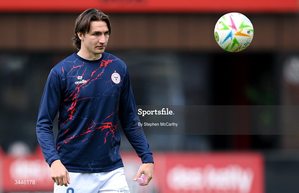 4 May 2026; Sean Boyd of Shelbourne warms up before the SSE Airtricity Men's Premier Division match between Bohemians and Shelbourne at Dalymount Park in Dublin. Photo by Stephen McCarthy/Sportsfile