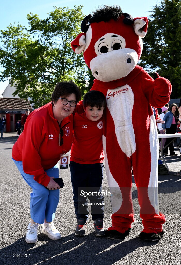 4 May 2026; Sligo Rovers supporters Mairead Grimes, Thomas Joseph McDonald and mascot Benny the Bull before the SSE Airtricity Men's Premier Division match between Sligo Rovers and St Patrick's Athletic at The Showgrounds in Sligo. Photo by Paul Phelan/Sportsfile