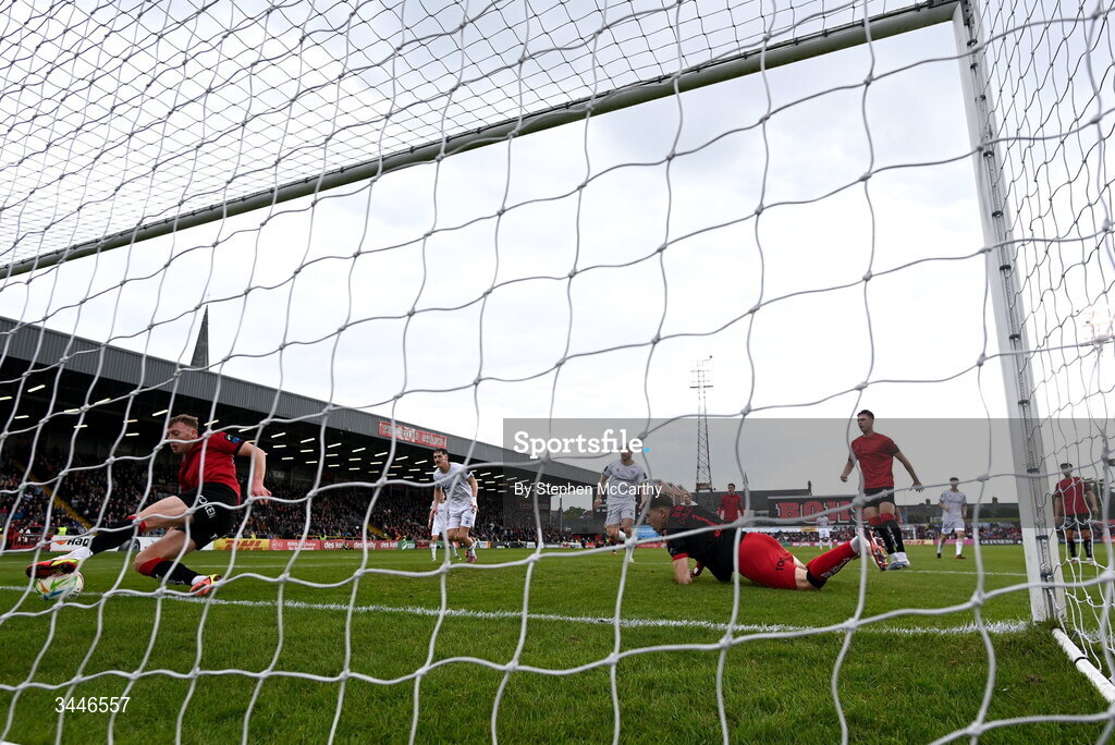 4 May 2026; Bohemians' Sam Todd, left, and goalkeeper Kacper Chorazka try to prevent the second Shelbourne goal, scored by Harry Wood, not pictured, during the SSE Airtricity Men's Premier Division match between Bohemians and Shelbourne at Dalymount Park in Dublin. Photo by Stephen McCarthy/Sportsfile