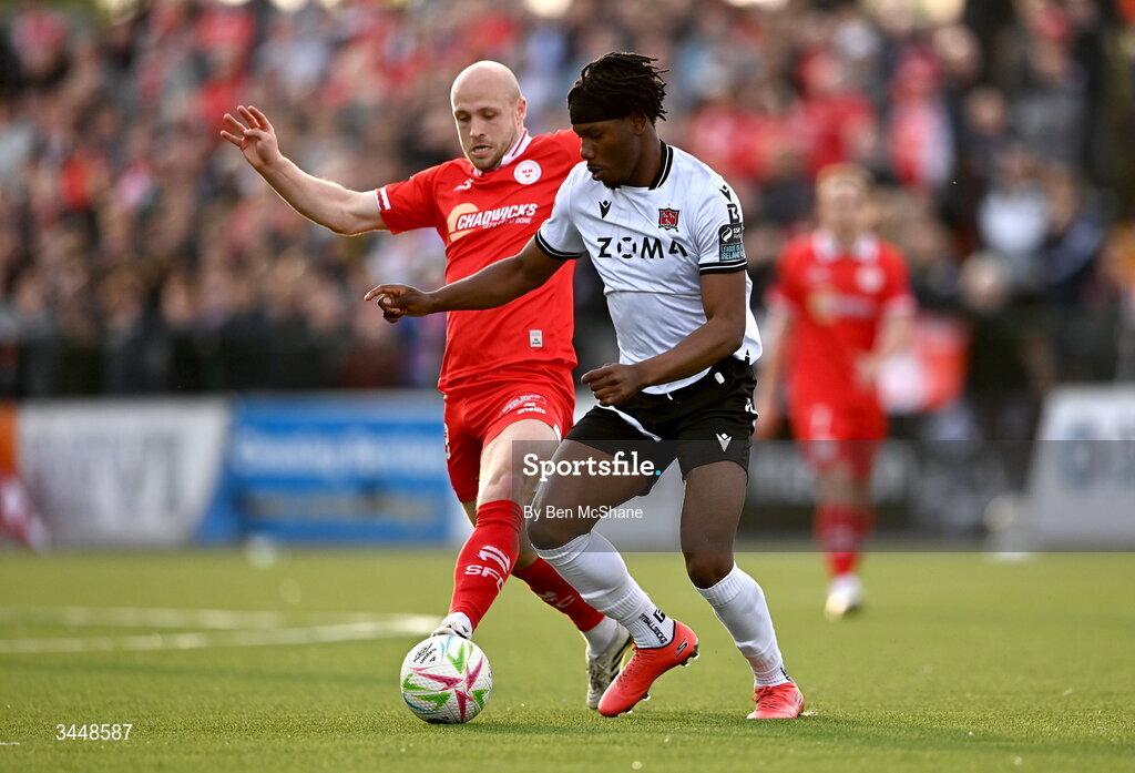 1 May 2026; Gbemi Arubi of Dundalk and Kerr McInroy of Shelbourne during the SSE Airtricity Men's Premier Division match between Dundalk and Shelbourne at Oriel Park in Dundalk, Louth. Photo by Ben McShane/Sportsfile