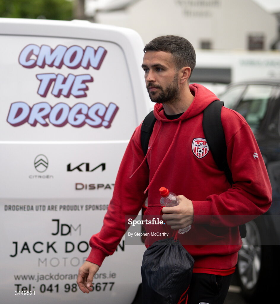 8 May 2026; Michael Duffy of Derry City arrives for the SSE Airtricity Men’s Premier Division match between Drogheda United and Derry City at Sullivan & Lambe Park in Drogheda, Louth. Photo by Stephen McCarthy/Sportsfile