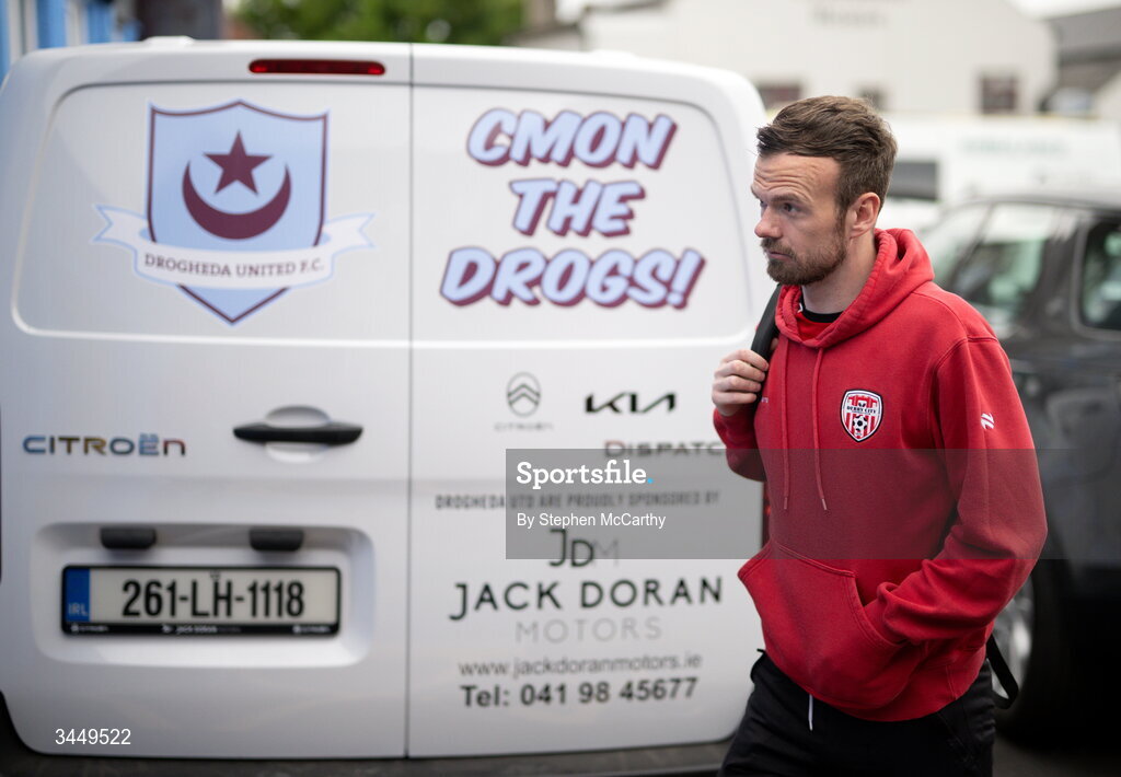 8 May 2026; Cameron Dummigan of Derry City arrives for the SSE Airtricity Men’s Premier Division match between Drogheda United and Derry City at Sullivan & Lambe Park in Drogheda, Louth. Photo by Stephen McCarthy/Sportsfile