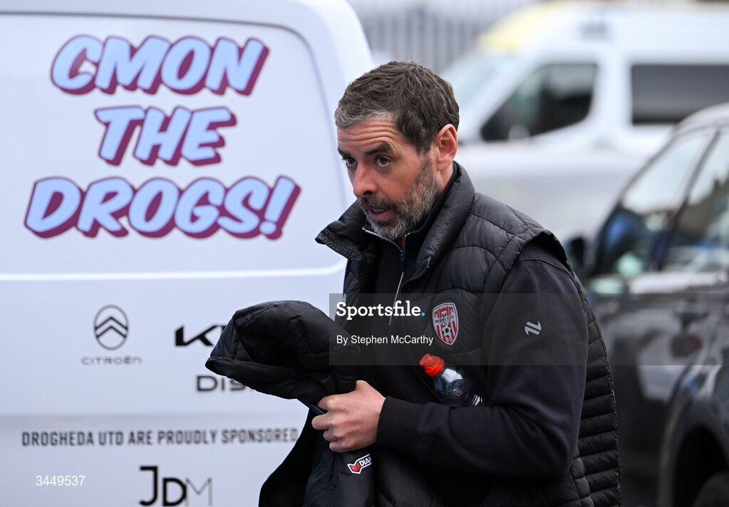 8 May 2026; Derry City manager Tiernan Lynch arrives for the SSE Airtricity Men’s Premier Division match between Drogheda United and Derry City at Sullivan & Lambe Park in Drogheda, Louth. Photo by Stephen McCarthy/Sportsfile