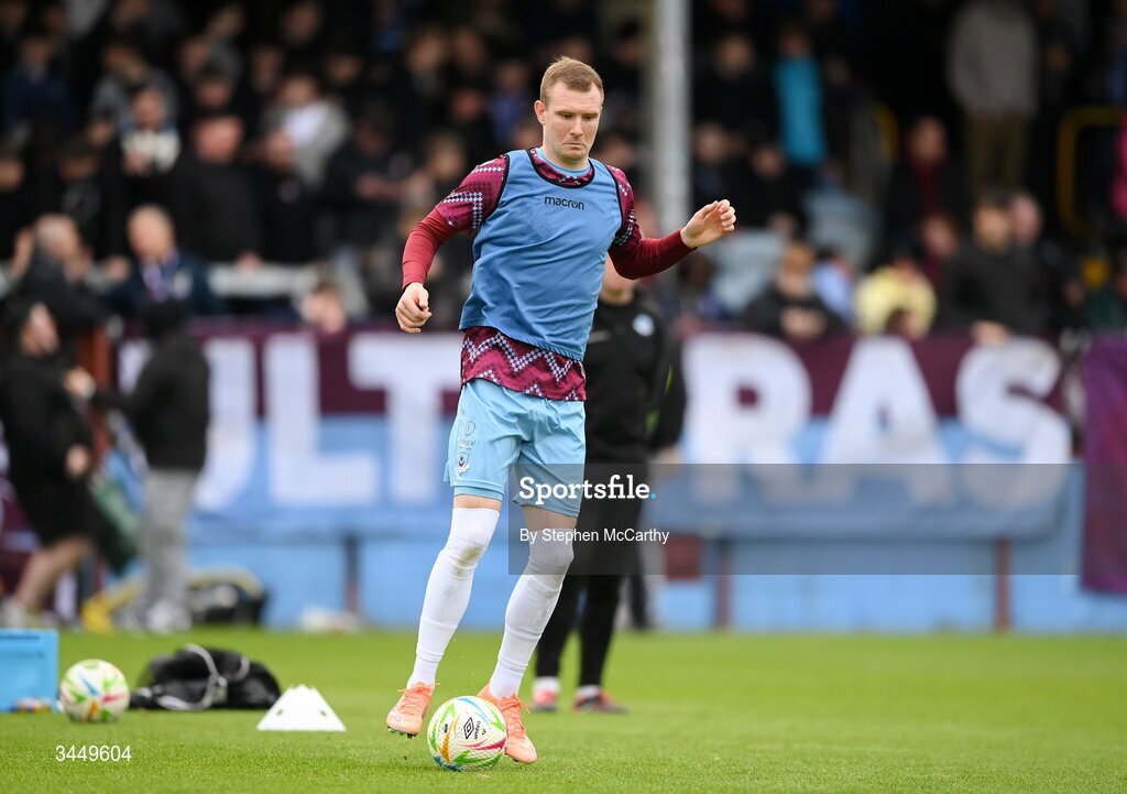 8 May 2026; Mark Doyle of Drogheda United warms up before the SSE Airtricity Men’s Premier Division match between Drogheda United and Derry City at Sullivan & Lambe Park in Drogheda, Louth. Photo by Stephen McCarthy/Sportsfile