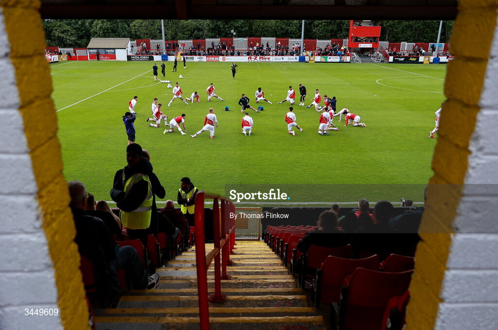8 May 2026; St Patrick's Athletic players warm up before the SSE Airtricity Men’s Premier Division match between St Patrick's Athletic and Waterford at Richmond Park in Dublin. Photo by Thomas Flinkow/Sportsfile