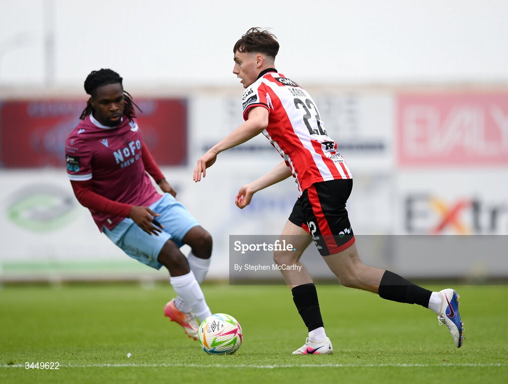 8 May 2026; Conor Barr of Derry City in action against Thomas Oluwa of Drogheda Unitedduring the SSE Airtricity Men’s Premier Division match between Drogheda United and Derry City at Sullivan & Lambe Park in Drogheda, Louth. Photo by Stephen McCarthy/Sportsfile