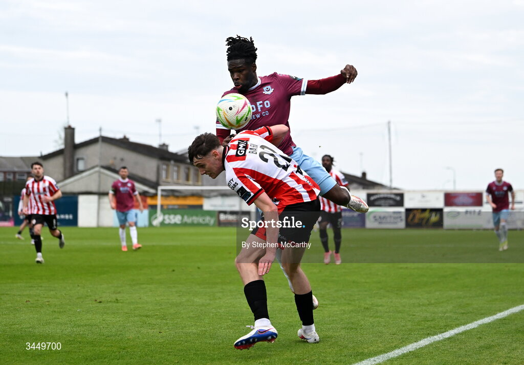 8 May 2026; Thomas Oluwa of Drogheda United in action against Conor Barr of Derry City during the SSE Airtricity Men’s Premier Division match between Drogheda United and Derry City at Sullivan & Lambe Park in Drogheda, Louth. Photo by Stephen McCarthy/Sportsfile