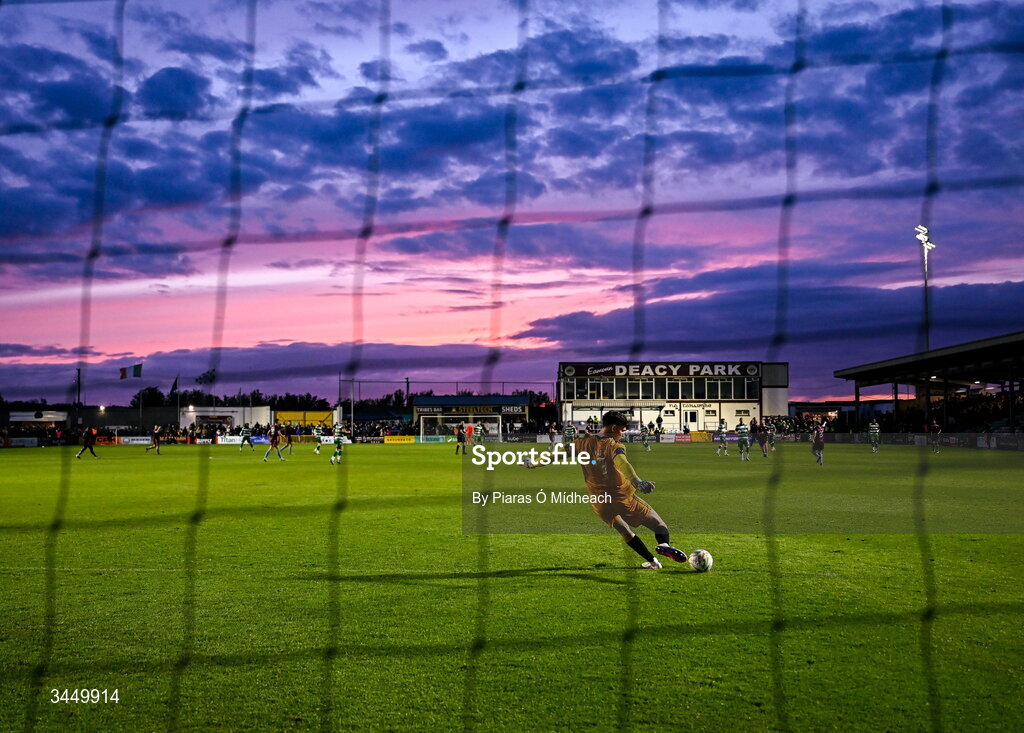 8 May 2026; Galway United goalkeeper Evan Watts takes a goal kick during the SSE Airtricity Men’s Premier Division match between Galway United and Shamrock Rovers at Eamonn Deacy Park in Galway. Photo by Piaras Ó Mídheach/Sportsfile