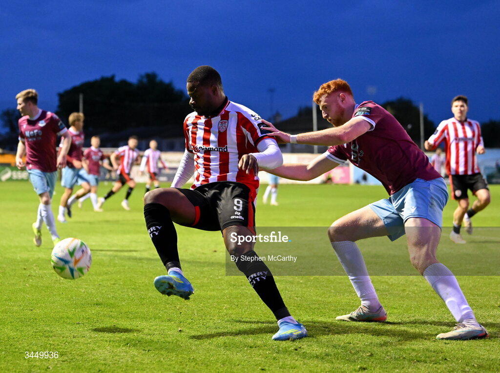 8 May 2026; Dipo Akinyemi of Derry City in action against James Bolger of Drogheda United during the SSE Airtricity Men’s Premier Division match between Drogheda United and Derry City at Sullivan & Lambe Park in Drogheda, Louth. Photo by Stephen McCarthy/Sportsfile