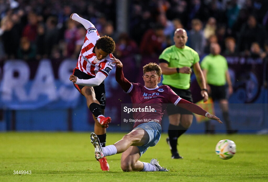 8 May 2026; Henry Rylah of Derry City in action against Jago Godden of Drogheda United during the SSE Airtricity Men’s Premier Division match between Drogheda United and Derry City at Sullivan & Lambe Park in Drogheda, Louth. Photo by Stephen McCarthy/Sportsfile